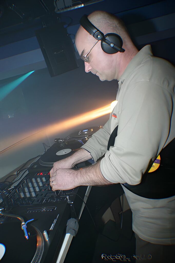 high fidelity records progressive house melodic techno record label: The Outsid3r